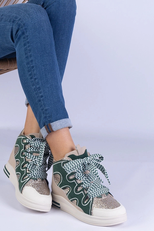 Grüne Sneaker mit dicken... Grüne Sneaker mit dicken...