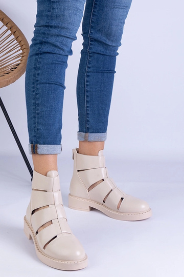 Bottines beiges en éco-cuir... 2