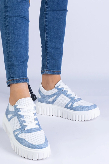 Blaue durchbrochene Sneaker... 2