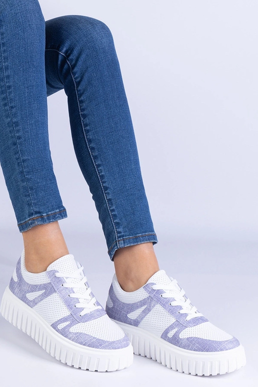 Baskets violettes ajourées avec... Baskets violettes ajourées avec...