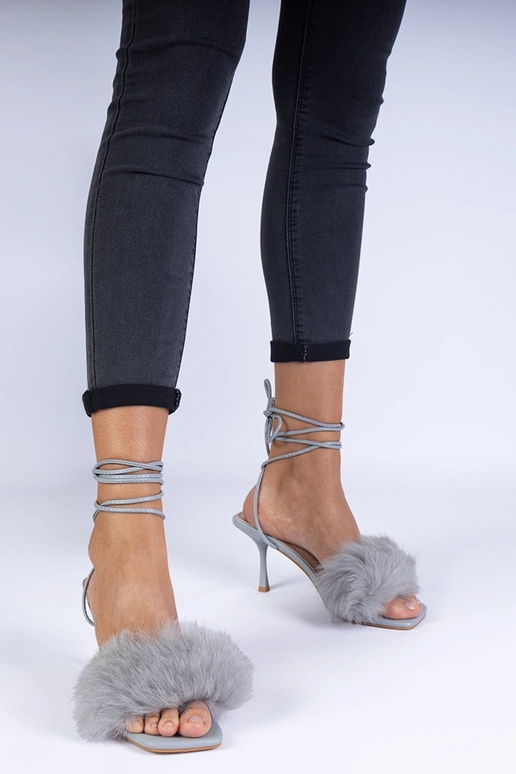 Graue High Heel Sandalen mit Fell... Graue High Heel Sandalen mit Fell...