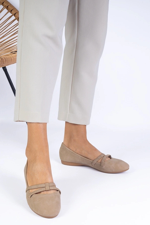 Beige dameballerinaer lavet af mat...