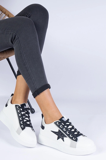 Baskets blanches décorées...