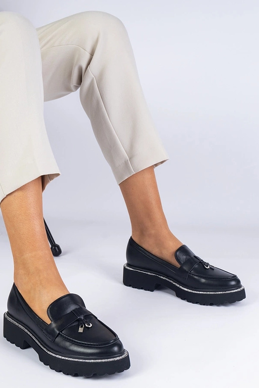 Sorte dame loafers med en tyk...