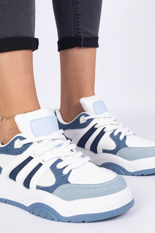 Sneakers bleues pour femmes avec un... Sneakers bleues pour femmes avec un...