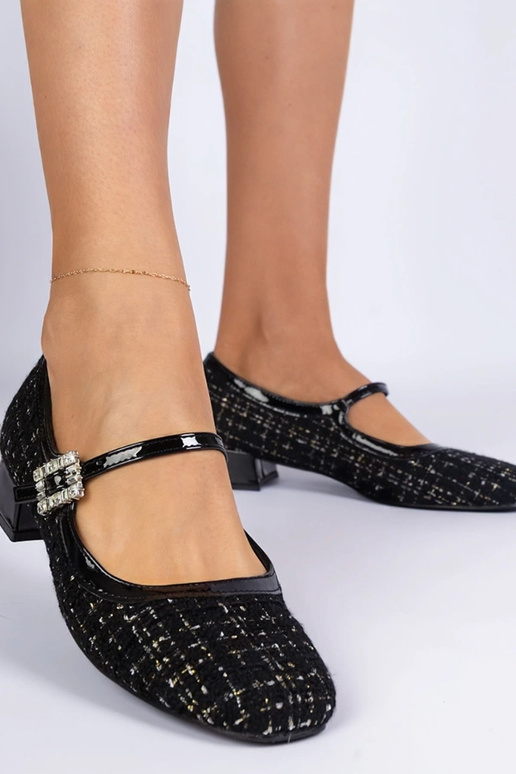 Schwarze Pumps mit textilem Finish... Schwarze Pumps mit textilem Finish...