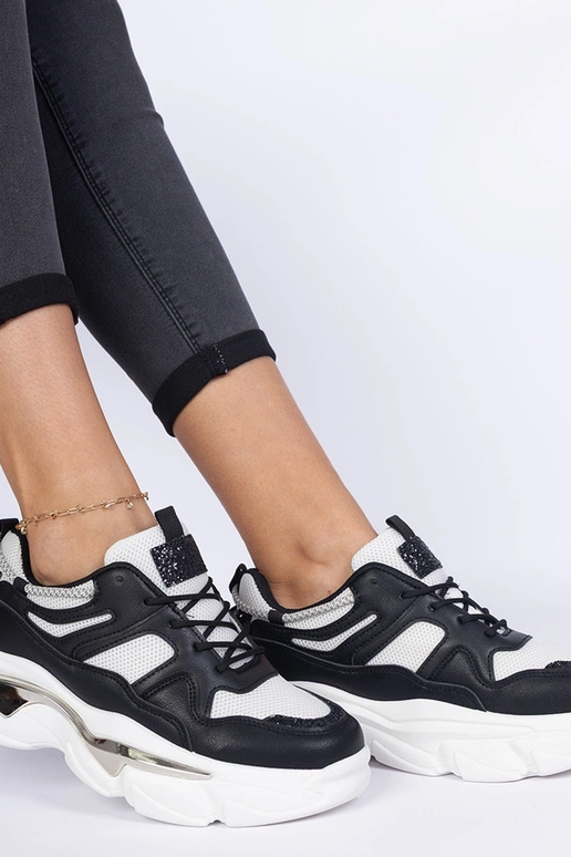 Schwarze sportliche Damen-Sneakers... Schwarze sportliche Damen-Sneakers...