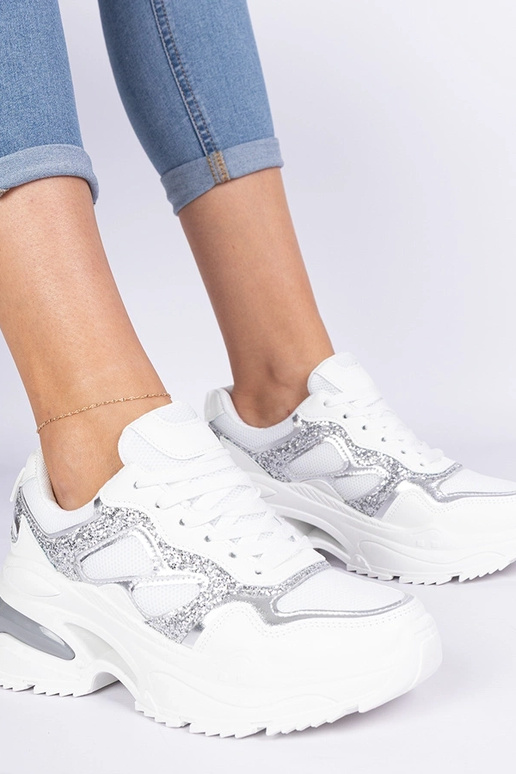 Witte damessneakers versierd met... Witte damessneakers versierd met...