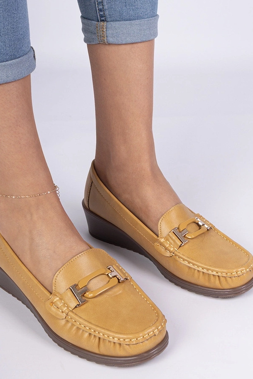 Gele dames mocassins op een sleehak... Gele dames mocassins op een sleehak...