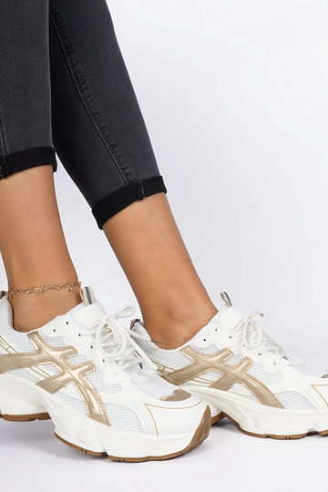 Beige damessneakers op een zware zool Enos