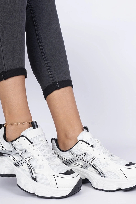 Baskets noires pour femmes sur... Baskets noires pour femmes sur...