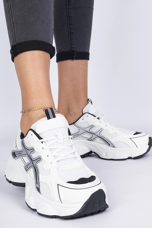 Baskets noires pour femmes sur... Baskets noires pour femmes sur...