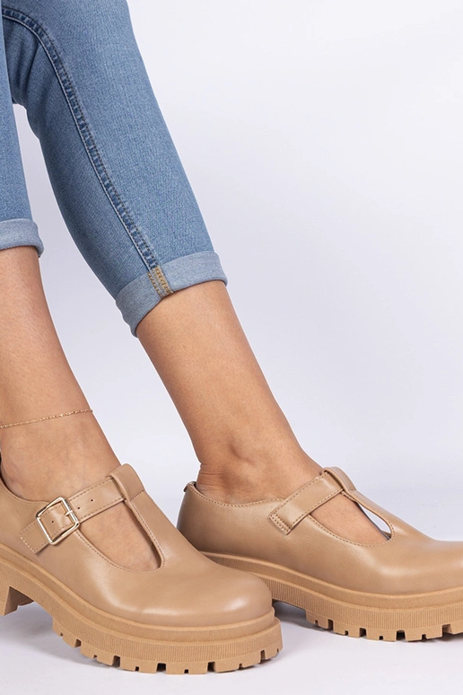 Braune Schuhe mit Plateau aus...