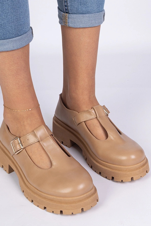 Braune Schuhe mit Plateau aus...