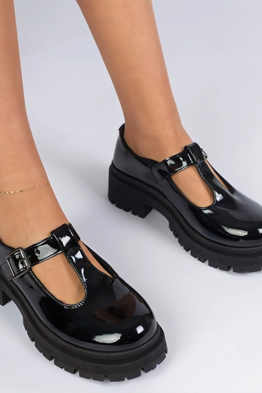 Derbies noires sur plateforme vernie...