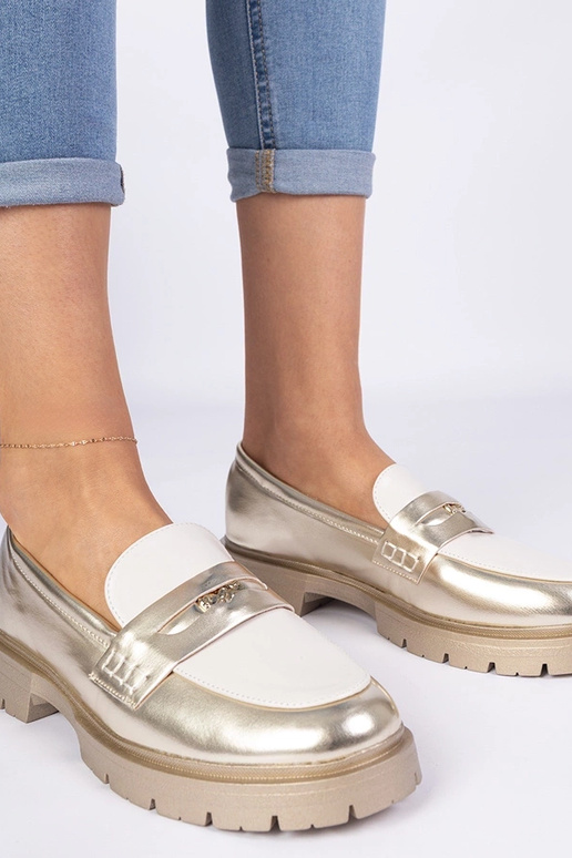 Goldene Mokassins für Damen mit... Goldene Mokassins für Damen mit...