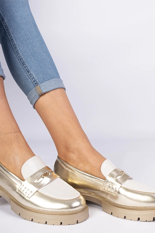 Goldene Mokassins für Damen mit... Goldene Mokassins für Damen mit...