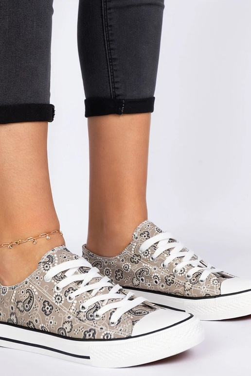 Chaussures en tissu marron pour... Chaussures en tissu marron pour...