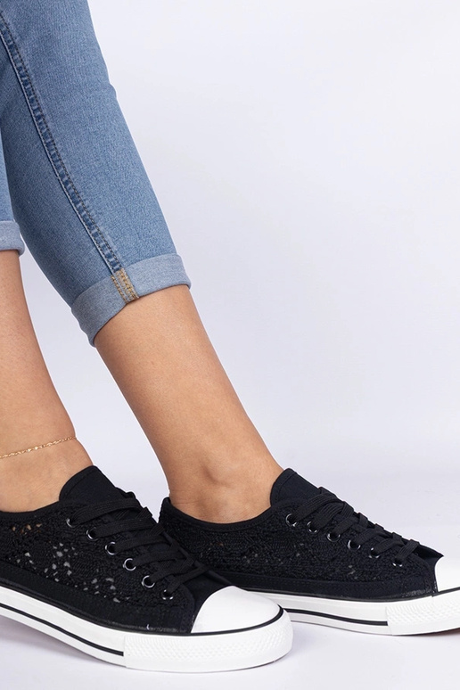 Schwarze durchbrochene... Schwarze durchbrochene...