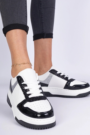 Zwarte damessneakers op een dikke zool Dolla