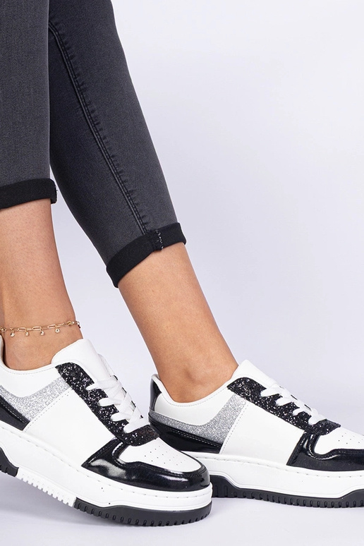 Baskets noires pour femmes sur... Baskets noires pour femmes sur...