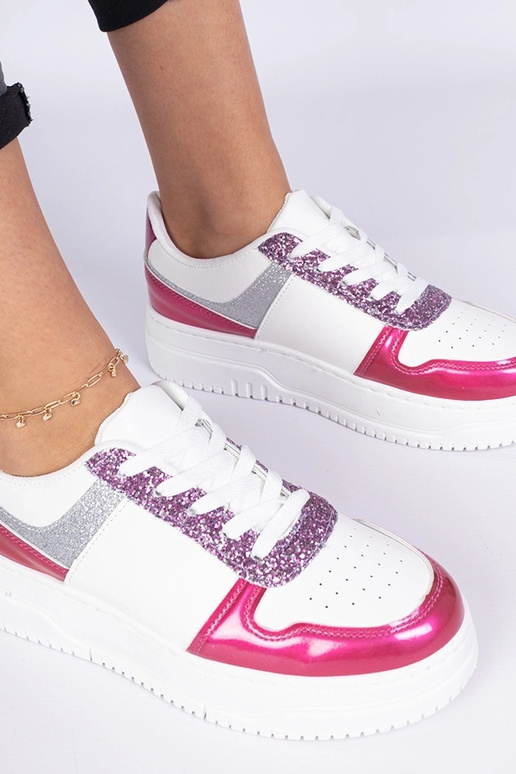 Roze damessneakers op een dikke zool... Roze damessneakers op een dikke zool...