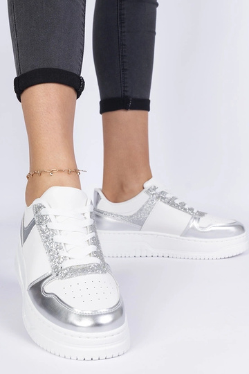 Silberne Damensneaker auf...