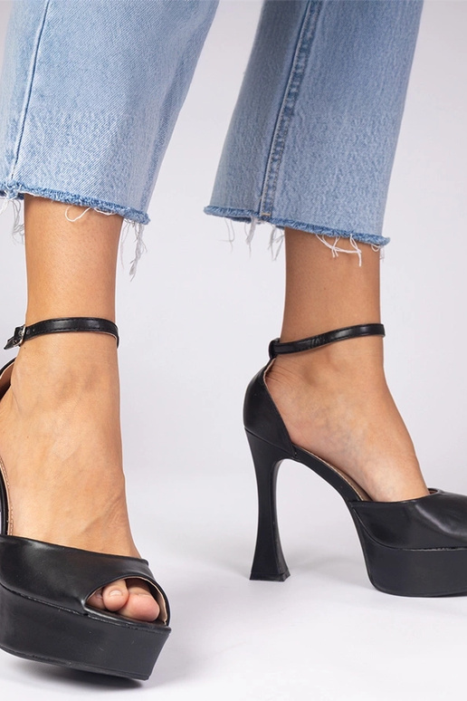 Zwarte sandalen op hoge hakken Tesli Zwarte sandalen op hoge hakken Tesli