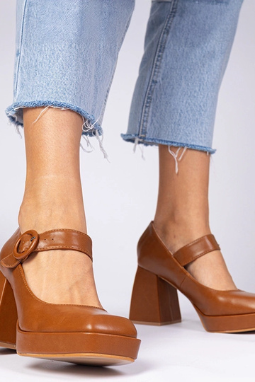 Escarpins marron avec bout... 2