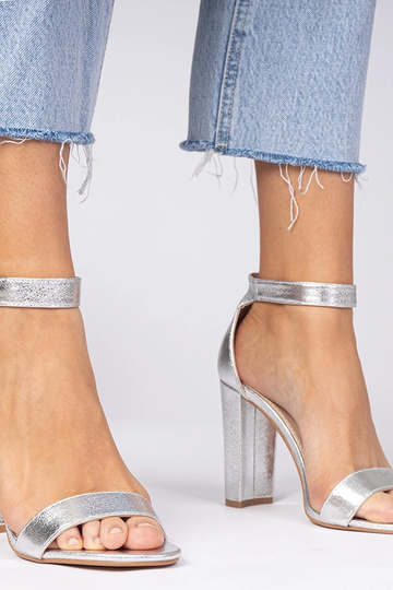 Zilveren sandalen met...