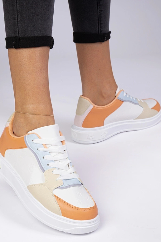 Weiß-orange Sportschuhe aus... Weiß-orange Sportschuhe aus...