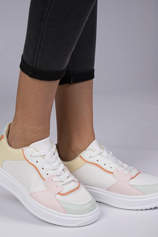 Weiß-gelbe Sportschuhe aus Kunstleder... Weiß-gelbe Sportschuhe aus Kunstleder...