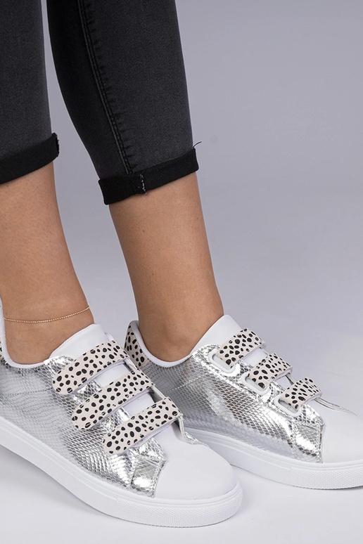 Silberne Sneakers mit tierischem... Silberne Sneakers mit tierischem...