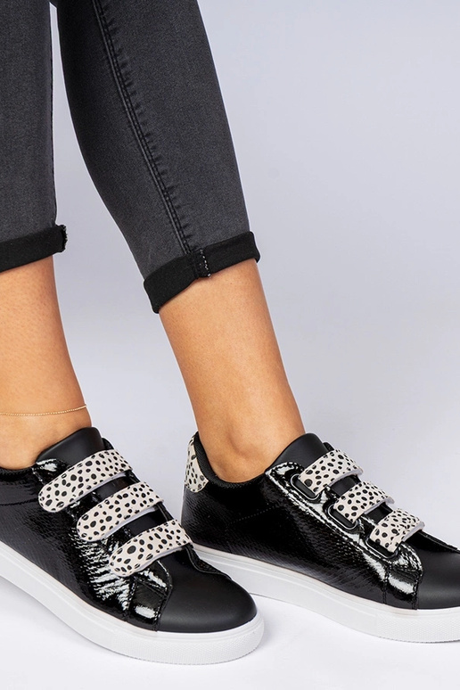 Schwarze Sneakers mit tierischem...