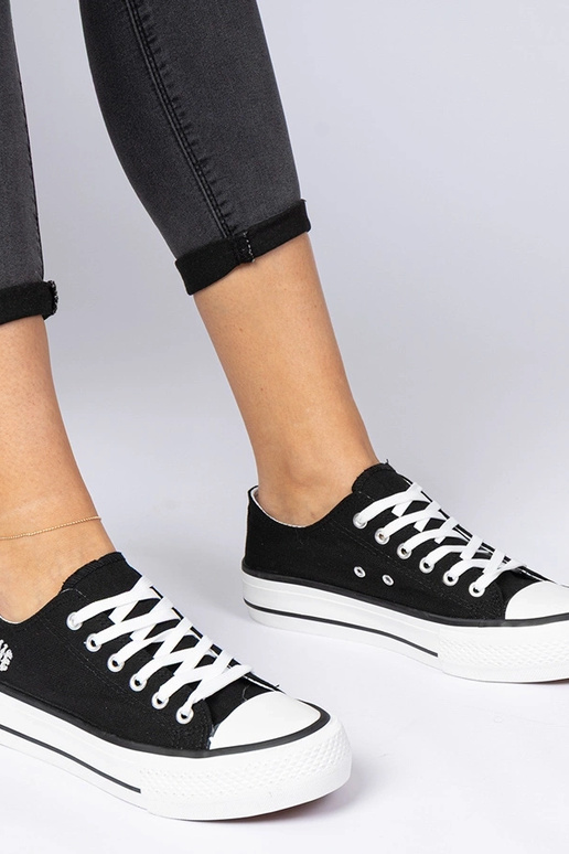 Schwarze klassische Damen-Sneakers... Schwarze klassische Damen-Sneakers...