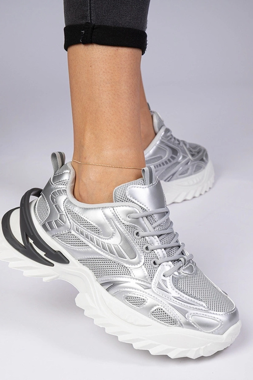 Baskets sportives argentées à semelle... Baskets sportives argentées à semelle...