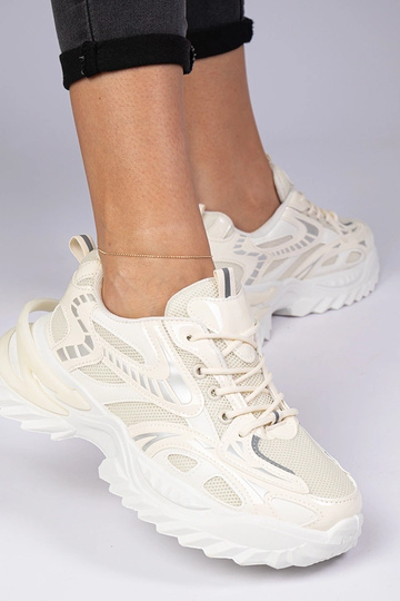 Beige sportliche Sneakers... 2