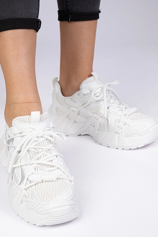 Witte stijlvolle sneakers op een...