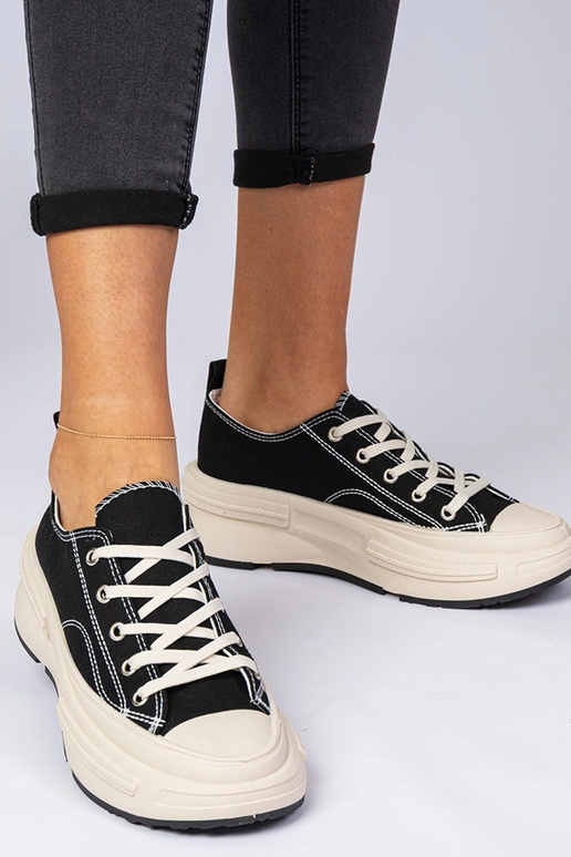 Schwarze Damen-Sneakers aus Stoff... Schwarze Damen-Sneakers aus Stoff...