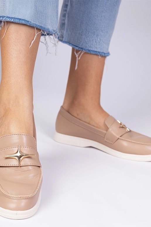 Mocassins pour femmes beige foncé... Mocassins pour femmes beige foncé...