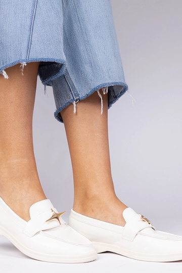 Mocassins pour femmes blancs avec décoration dorée Senna