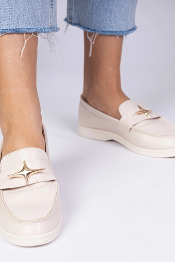 Mocassins pour femmes beiges avec décoration dorée Senna