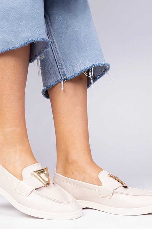 Beige dames mocassins met elegante... Beige dames mocassins met elegante...