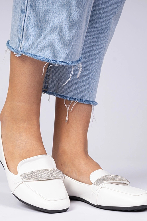 Witte dames mocassins met zirconia... Witte dames mocassins met zirconia...