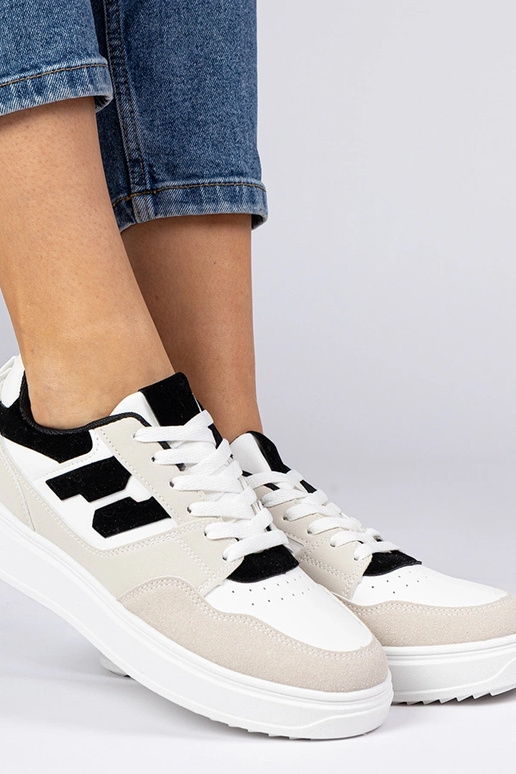 Baskets blanches et noires pour...