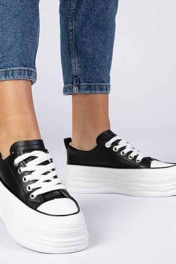 Zwart-witte dames sneakers op hoge zool Selina 2