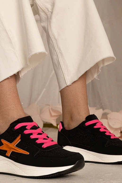 Baskets noires pour femmes avec... Baskets noires pour femmes avec...