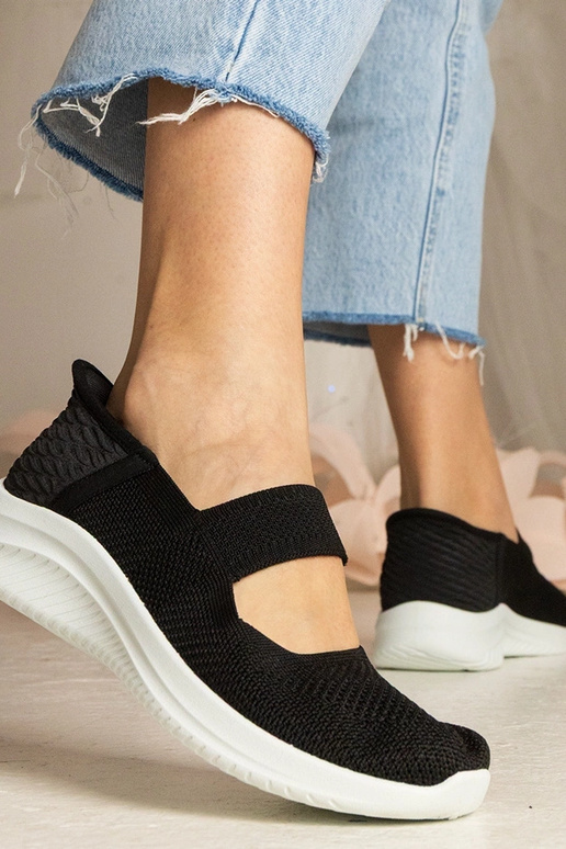 Schwarze Turnschuhe mit geprägter... Schwarze Turnschuhe mit geprägter...