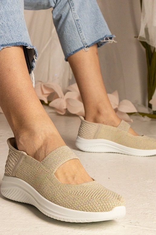 Beige Turnschuhe mit geprägter Sohle... Beige Turnschuhe mit geprägter Sohle...