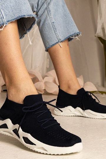 Marineblauwe sneakers met sok-achtige schacht Miyana
